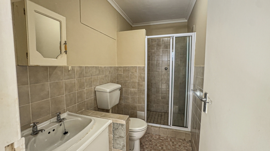 8 Bedroom Property for Sale in Middedorp Western Cape